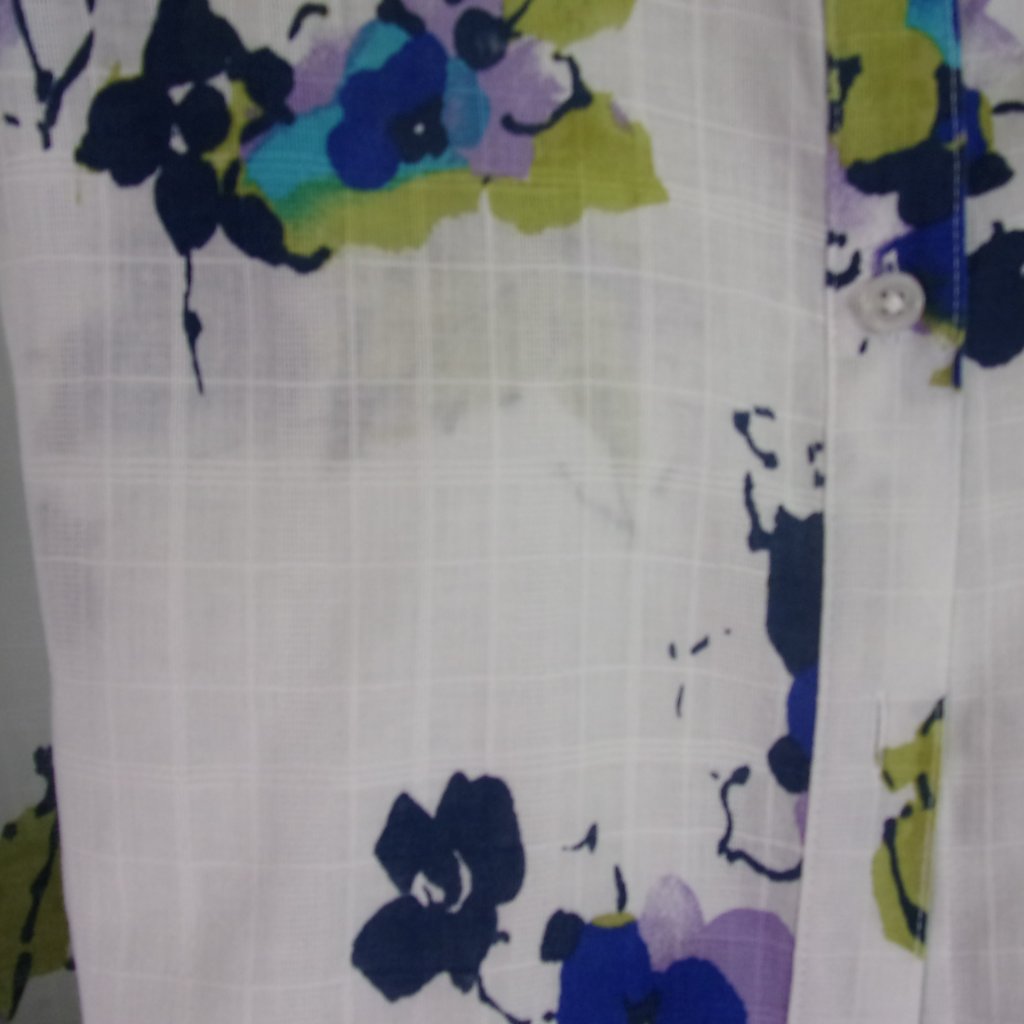 Classic Button Front Shirt Top Blouse White With Floral Print Size 16/18 Nwot — image 3 of 4